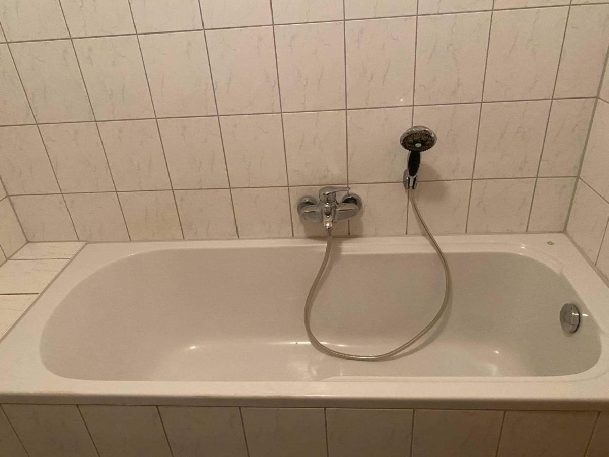 Lage 2 Zimmerwohnung Mit Balkon Und Bester Aussicht In Og 2 Links Apartment *